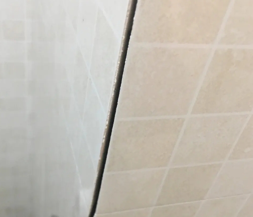 东安瓷砖空鼓维修公司分享阳台瓷砖脱落的修复过程可以分为以下几个步骤