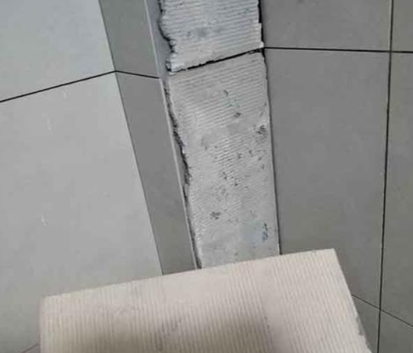 东安瓷砖空鼓维修公司分享下厨房瓷砖脱落的补救措施。
